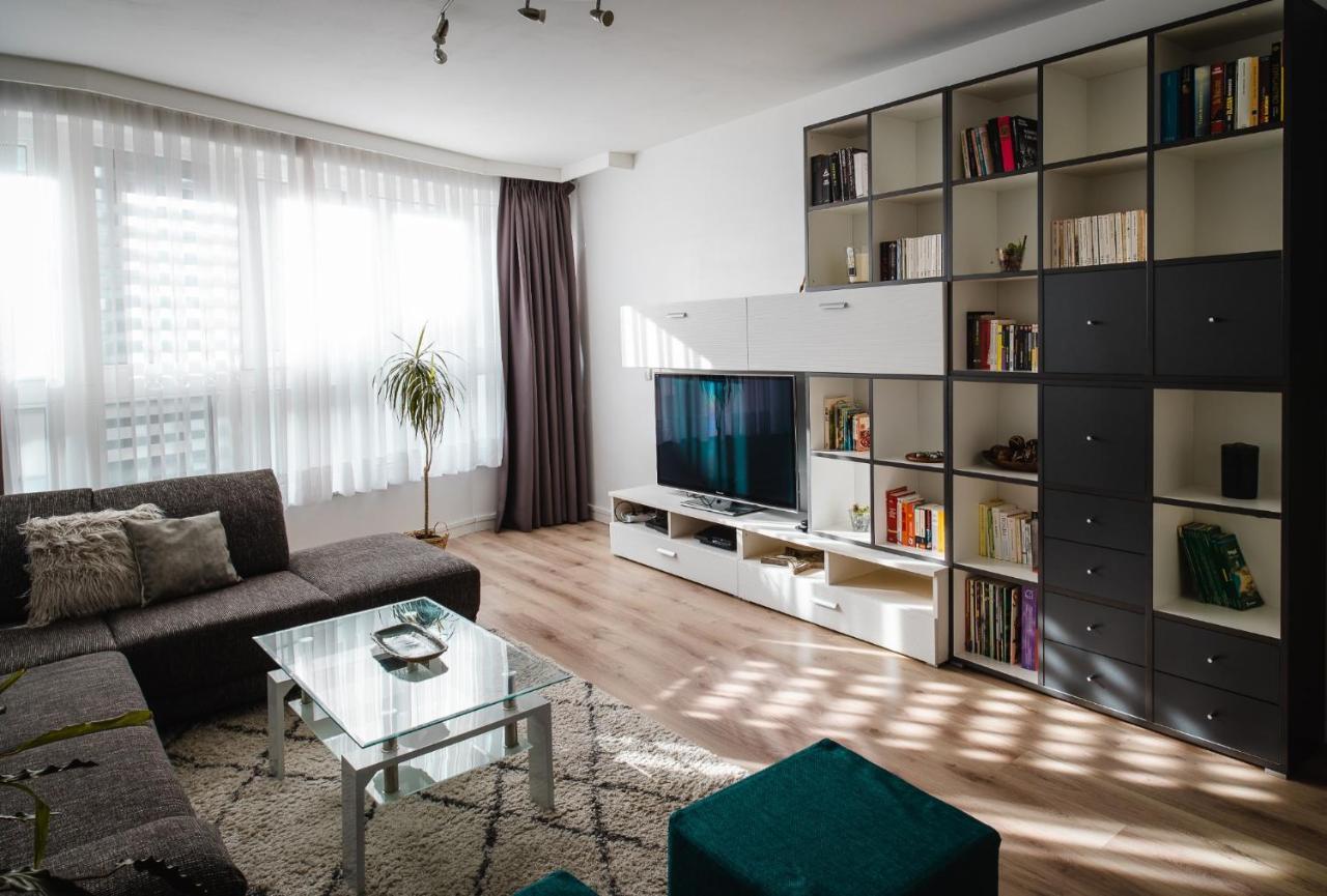 Midi-Suede Appartement Brussel Buitenkant foto